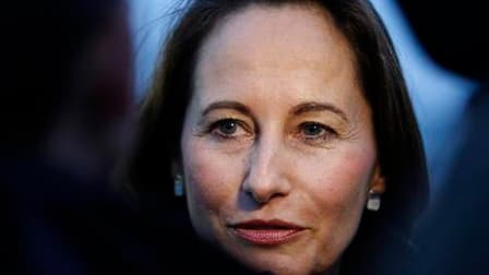 La charge de Ségolène Royal contre le "système Sarkozy corrompu" a provoqué mercredi l'indignation de la majorité qui l'accuse de tenir des propos haineux et démagogues sur l'affaire Woerth. /Photo d'archives/REUTERS/Régis Duvignau