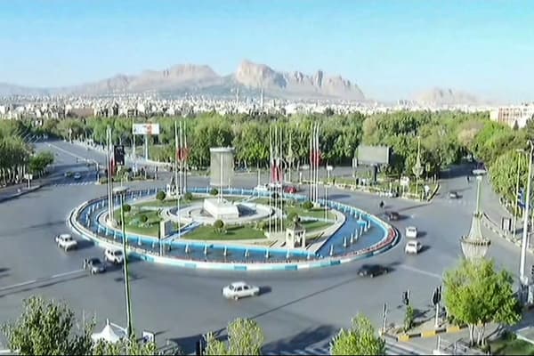 Une image diffusée par la télévision d'État iranienne montre une image dite en direct de la ville d'Ispahan tôt le vendredi 19 avril 2024.