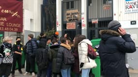 Des lycées mobilisés devant le lycée Maurice Ravel, dans le 20e arrondissement de Paris.