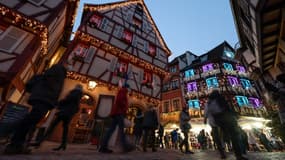 Le marché de Noël de Colmar a ouvert ses portes jeudi