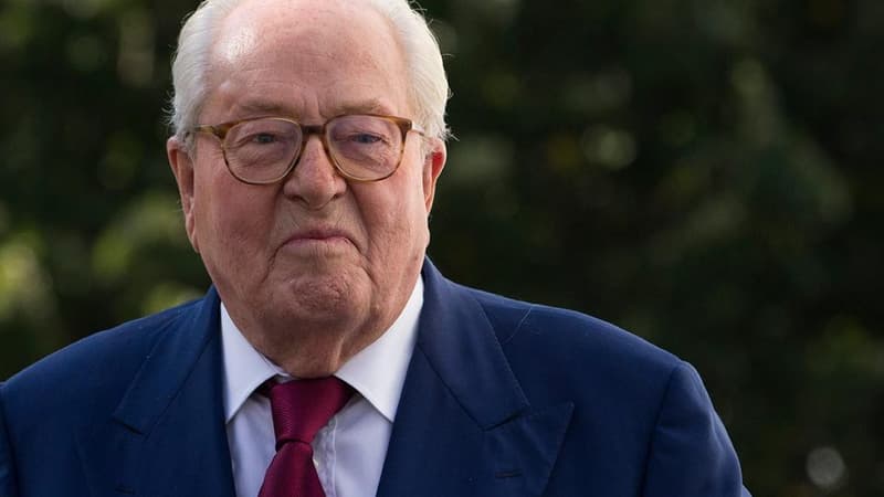 Jean-Marie Le Pen quittant le quartier général du FN à Nanterre, le 20 août 2015. (image d'illustration)