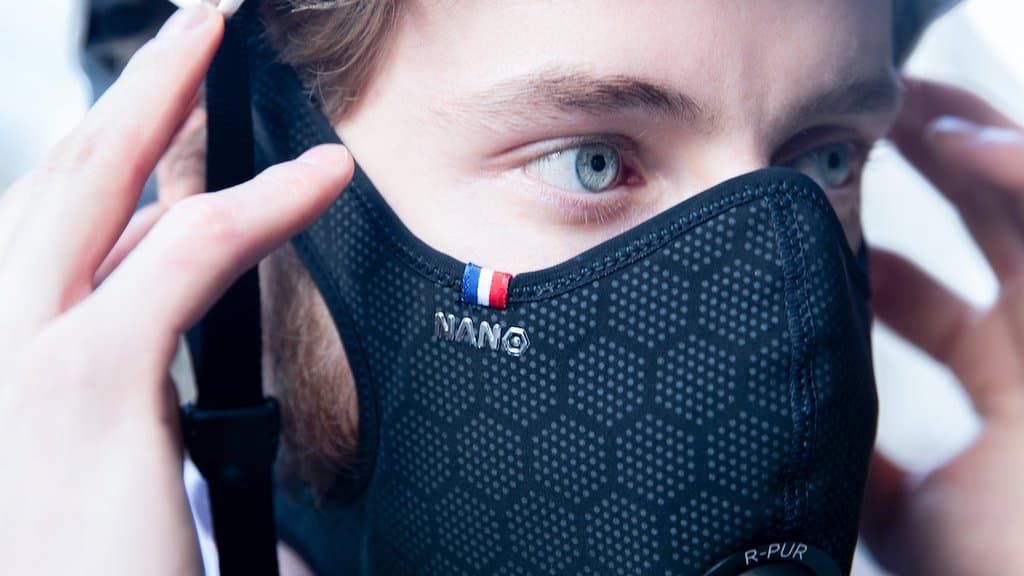 Ce masque anti-pollution peut être suivi via une appli pour suivre son usure du filtre et savoir quand le remplacer Ce masque anti-pollution peut être suivi via une appli pour suivre son usure du filtre et savoir quand le remplacer