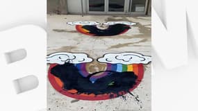 Des arcs-en-ciel peints par les enfants devant l'école Jean Couty à Lyon ont été dégradées durant la nuit de mardi à mercredi.