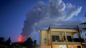 Le mont Etna en éruption en Sicile, le 4 août 2024.
