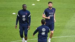 Moussa Sissoko et Olivier Giroud à l'entraînement des Bleus