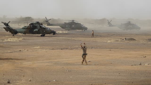 Hélicoptères Tigre et soldats de la force Barkhane au Mali le 27 mars 2019 - ILLUSTRATION