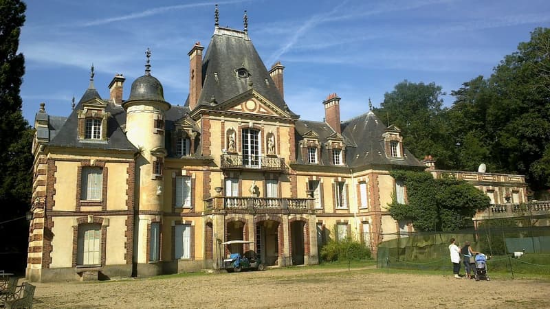 Le couple a notamment escroqué la propriétaire du château de Sauvage à Emancé dans les Yvelines.