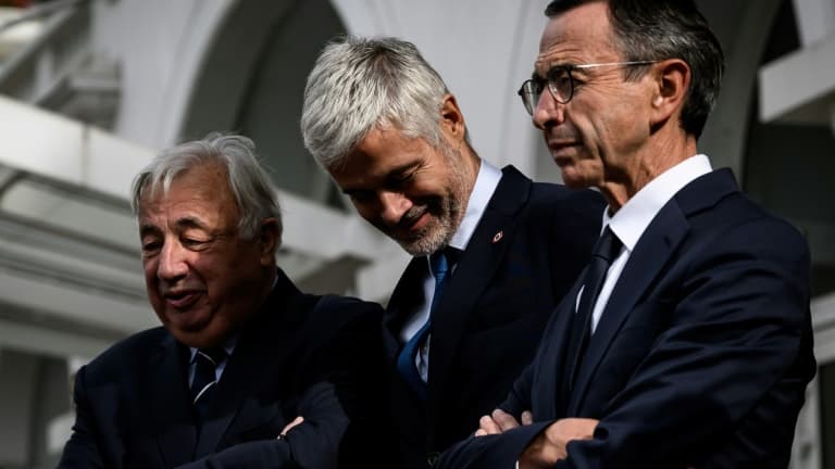 Le président du Sénat Gérard Larcher (g), le chef des députés LR, Laurent Wauquiez, et le chef des sénateurs LR, Bruno Retailleau, le 12 septembre 2024 à Annecy 