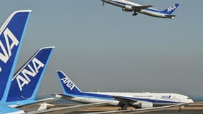 Cette photo prise le 30 janvier 2024 montre un avion de passagers de la compagnie aérienne japonaise All Nippon Airways à l'aéroport international de Tokyo à Haneda.