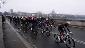 Le peloton lors de Milan-San Remo le 22 mars 2025