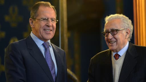 Lakhdar Brahimi, à droite, a rencontré le ministre des Affaires étrangères russe, à gauche, pour évoquer un potentiel accord.