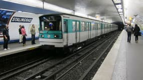 De nouveaux bancs ont été installés station Stalingrad.