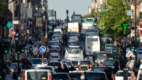 A Paris, le trafic contribue fortement à la pollution de l'air, comme ici en mai dernier dans le Xe arrondissement.