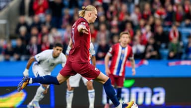 Erling Haaland manque un pénalty lors de Norvège-Israël, le 11 octobre 2025.