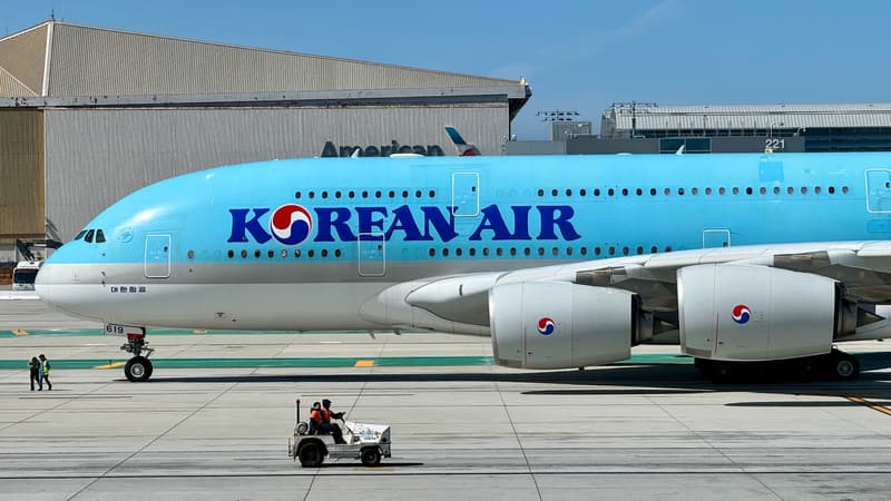 Un Airbus A380-861 de la compagnie aérienne Korean Air à l'aéroport de Los Angeles (États-Unis), le 11 mars 2024.