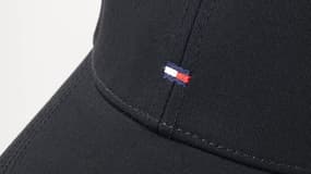 Cette casquette Hilfiger est proposée à prix réduit et fait carton plein pour les soldes