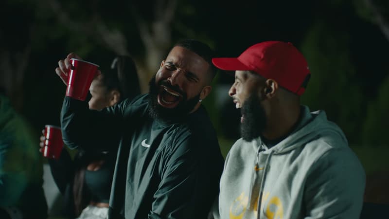 Le clip met en scène l'artiste canadien au QG de Nike dans l'Oregon.