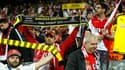 Les supporters du Borussia Dortmund et de l'AS Monaco après avoir appris le report du match entre leurs deux équipes en quarts aller de Ligue des champions.