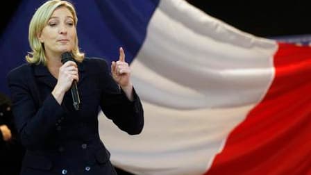 Marine Le Pen progresse fortement à la veille du congrès du Front national avec 16,5% d'intentions de vote pour la présidentielle de 2012, contre 12% en novembre, selon un sondage Ifop. /Photo prise le 19 décembre 2010/REUTERS/Pascal Rossignol