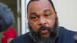 Le polémiste français Dieudonné M'Bala M'Bala devant le tribunal de Chartres, le 22 juin 2020