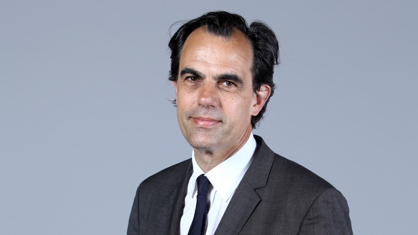 MUNICIPALES À BORDEAUX: L'ÉCONOMISTE PHILIPPE DESSERTINE SE LANCE DANS LA COURSE SANS PARTI DERRIÈRE LUI