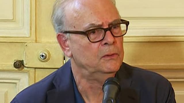 Le prix Nobel de littérature Patrick Modiano donnant une conférence de presse, le 9 octobre 2014.