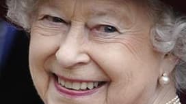 Elizabeth II d'Angleterre. Après des siècles de discrimination, les membres du Commonwealth ont décidé vendredi d'abandonner la règle de priorité des garçons sur les filles pour succéder au trône britannique , et d'autoriser le prétendant à épouser un cat