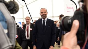 Edouard Philippe arrivant à Eppe-Sauvage. 