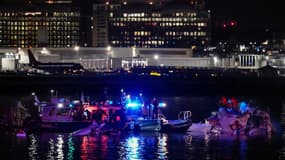 Les recherches en cours sur le fleuve Potomac après le crash survenu à Washington, le 30 janvier 2025