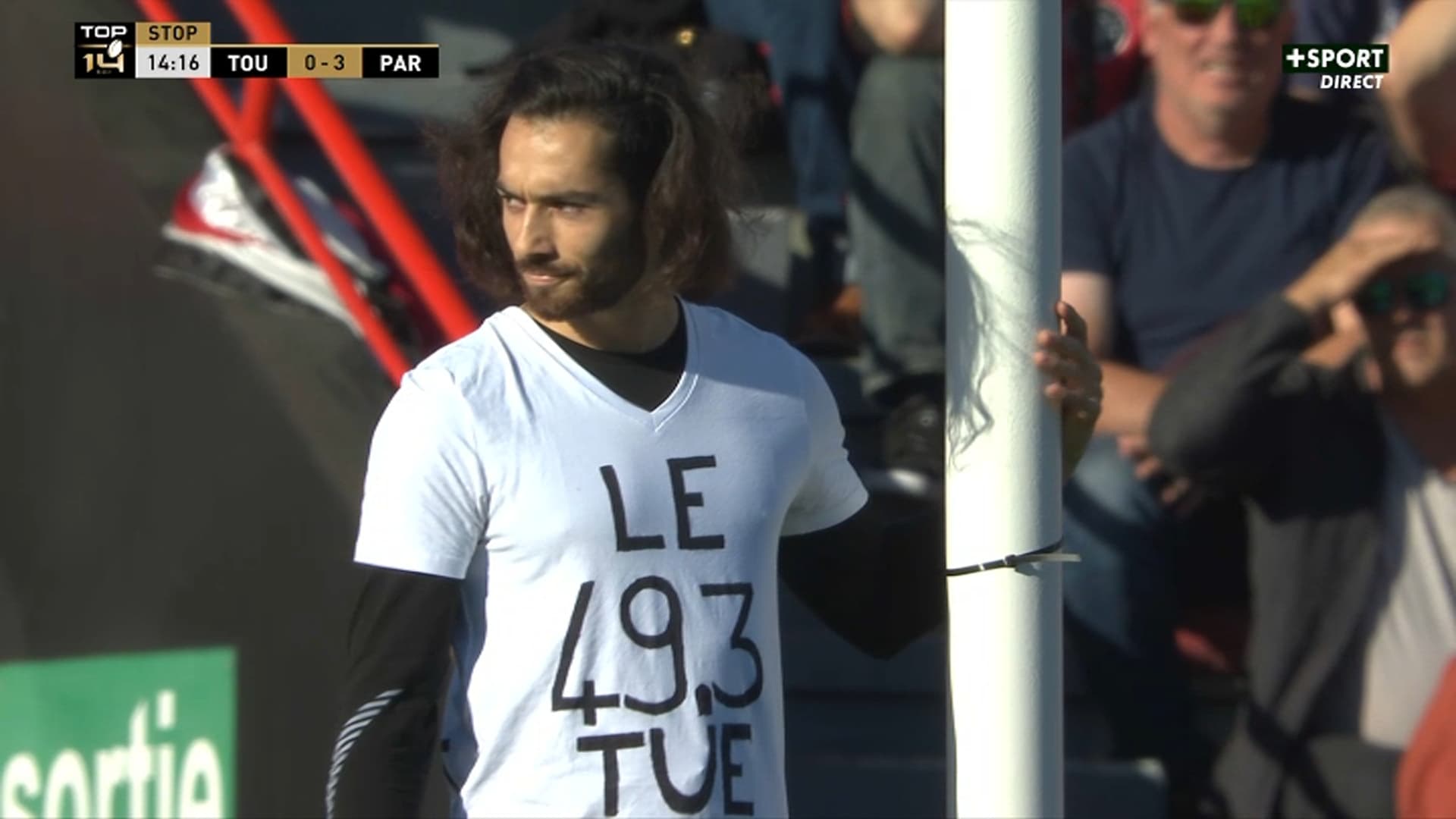 Toulouse - Stade Français interrompu par des militants écologistes Toulouse - Stade Français interrompu par des militants écologistes