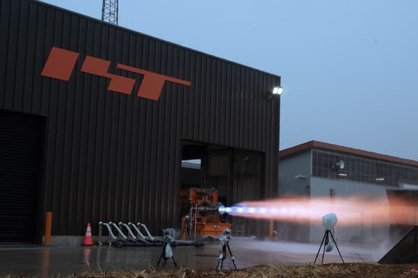 Cette photo prise et publiée par la startup de lancement de satellites Interstellar Technologies le 7 décembre 2023 montre un test d'un moteur de fusée alimenté au biométhane, sur le site d'essai de l'entreprise à Taiki, dans la préfecture d'Hokkaido. 