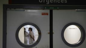 Une "situation critique", un cap "extrêmement difficile à passer": à la veille de Noël, les autorités appellent les professionnels de santé à "l'union sacrée" pour soulager des hôpitaux