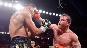 La droite de Saul "Canelo" Alvarez sur Edgar Berlanga à Las Vegas 