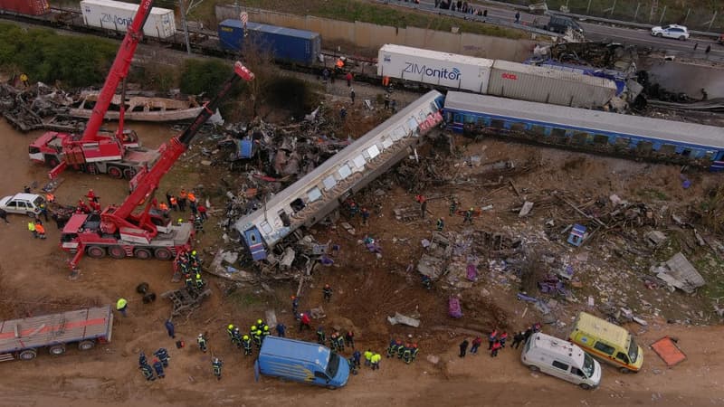 Collision frontale de trains en Grèce: le bilan s'alourdit à au moins 57 morts