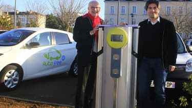 Le président du Conseil départemental de l'Orne, Alain Lambert et Jérôme Nury, son premier vice-président présentent le service Autofree61.