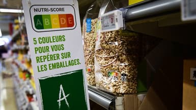 Une affiche présentant le logo "Nutri-score" dans un supermarché Delhaize à Bruxelles le 4 avril 2019.