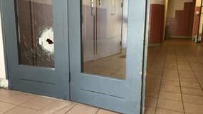 Impact de balle dans l'immeuble où un homme a été abattu ce samedi à Gap.