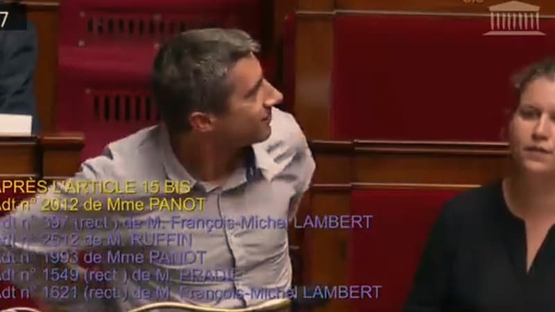 François Ruffin a dû se "rhabiller" en plein hémicycle, sur injonction de la présidente de séance.