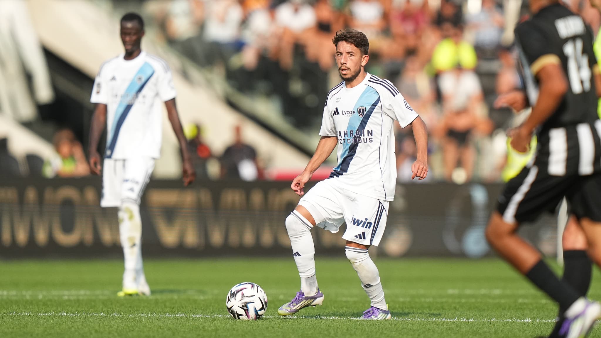 LIGUE 1: "SI ON NE MARQUE PAS DANS CE GENRE DE MATCH, ON EST MORT", PRÉVIENT MAXIME LOPEZ APRÈS LA DÉFAITE INAUGURALE DU PARIS FC CONTRE ANGERS