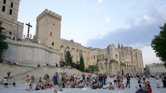 RMC s'est rendue à Avignon, à la rencontre d'un monde culturel soucieux à l'idée d'avoir une région dirigée par le FN.