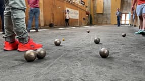 Les boulistes des deux clubs de Saint-Firmin ont pu échanger leurs boules, permettant à certains de découvrir une nouvelle discipline. 