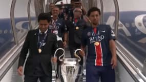 Marquinhos et Nasser Al Khelaïfi descendent de l'avion.