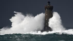 Tempête autour du phare du Four d'Argenton (Bretagne)