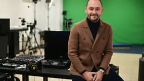 Le journaliste de Sky Sport, écrivain et spécialiste du marché des transferts de football, Gianluca Di Marzio, à Milan le 20 décembre 2021. 