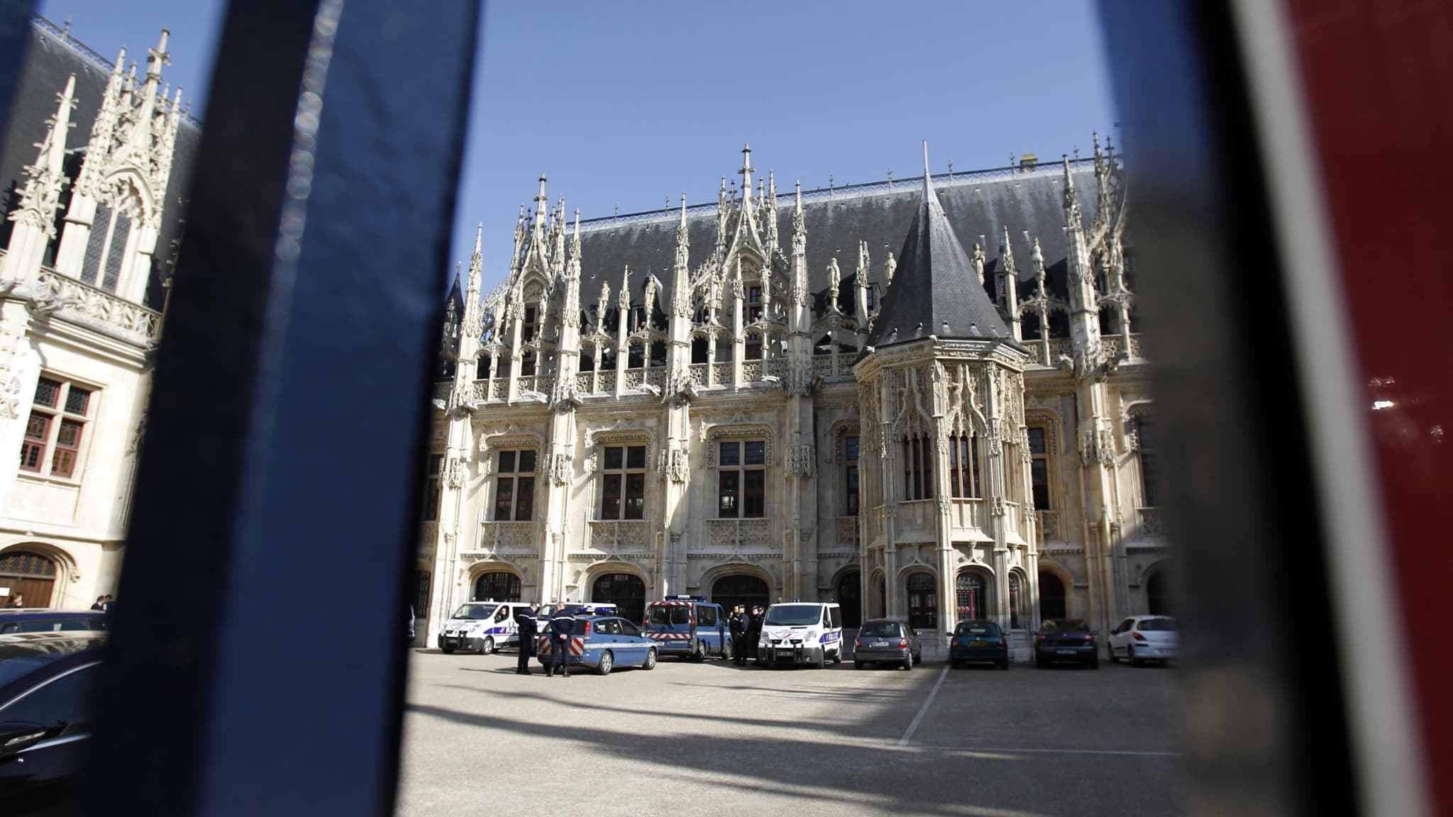 UN EX-SURVEILLANT D'INTERNAT DE COLLÈGE JUGÉ POUR DES AGRESSIONS SEXUELLES SUR UNE VINGTAINE DE MINEURS EN SEINE-MARITIME