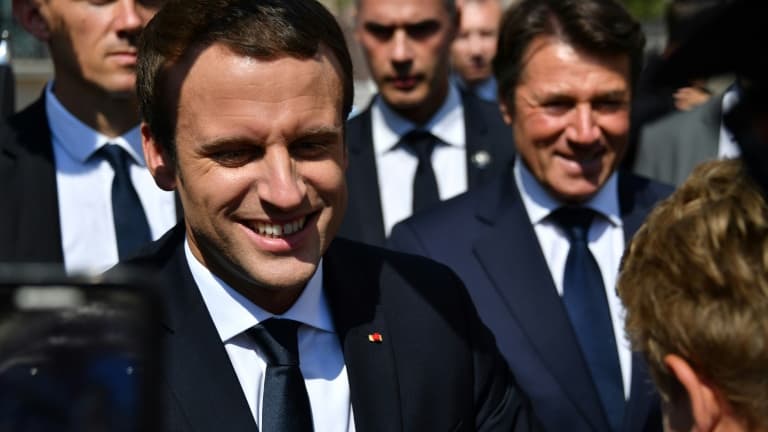 Le président Emmanuel Macron (g) et le maire de Nice Christian Estrosi le 14 juillet 2018 à Nice pour la cérémonie en mémoire des victimes de la tuerie de Nice un an auparavant
