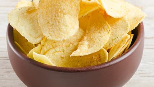 Préparez des chips maison en suivant notre recette, qui se trouve ici.