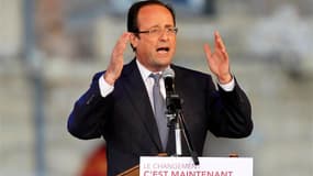 Après un an de campagne, François Hollande a effectué son dernier déplacement à Charleville-Mézières, où il a dit entrevoir la victoire. "Maintenant, c'est le tour de la gauche de diriger le pays", a-t-il affirmé. /Photo prise le 20 avril 2012/REUTERS/Cha