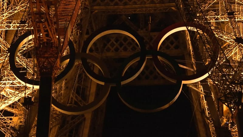 Après 110 jours sur la tour Eiffel, les anneaux olympiques retirés dans la nuit