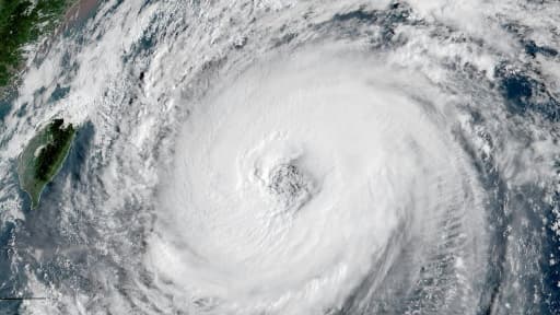 Photo satellite du typhon Trami au large du Japon, le 27 septembre 2018